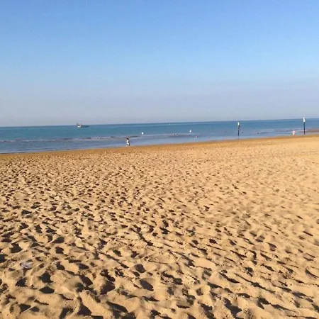 公寓 Near The Beach With Private Garden - By Beahost